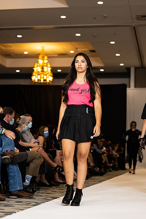 Charlotte Seen Fashion show November 2020-3374