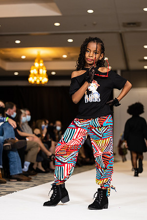 Charlotte Seen Fashion show November 2020-3337