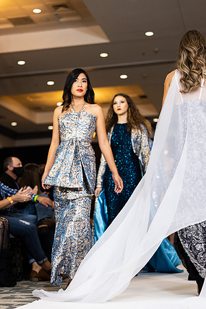 Charlotte Seen Fashion show November 2020-3005