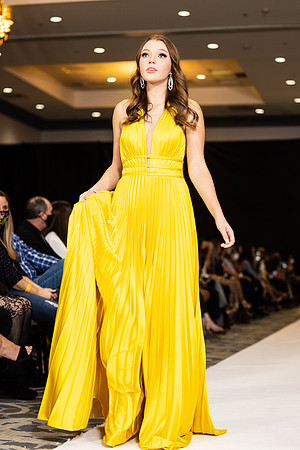 Charlotte Seen Fashion show November 2020-3220