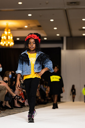 Charlotte Seen Fashion show November 2020-3324