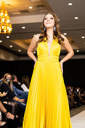 Charlotte Seen Fashion show November 2020-3223