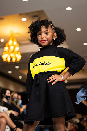 Charlotte Seen Fashion show November 2020-3331