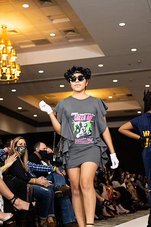 Charlotte Seen Fashion show November 2020-3359