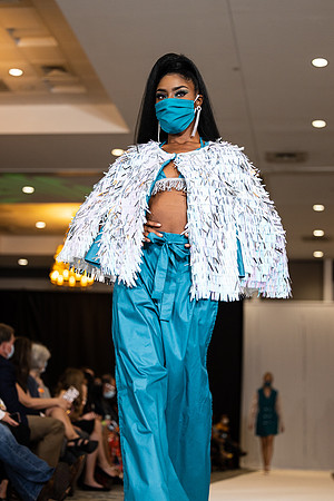 Charlotte Seen Fashion show November 2020-3022
