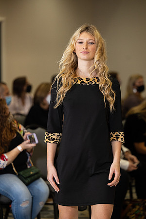 Charlotte Seen Fashion show November 2020-0737