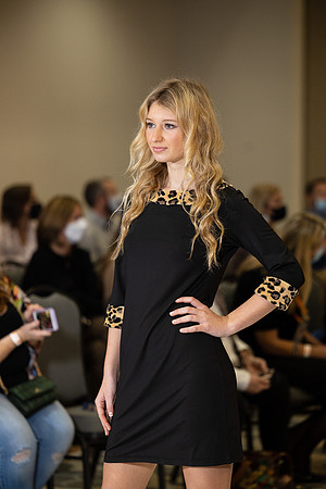 Charlotte Seen Fashion show November 2020-0731