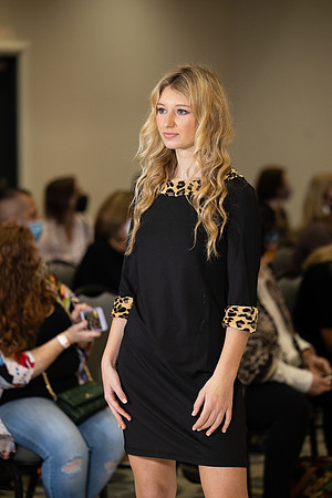 Charlotte Seen Fashion show November 2020-0735