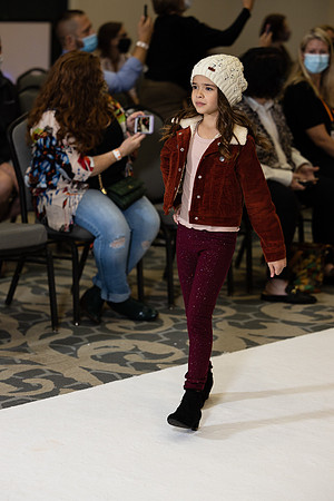 Charlotte Seen Fashion show November 2020-0504