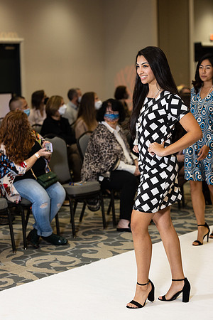 Charlotte Seen Fashion show November 2020-0760