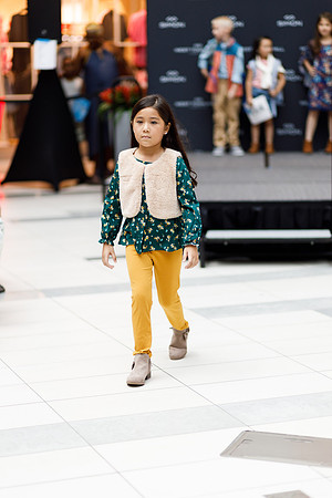 Back to school fashion show 2022-5050
