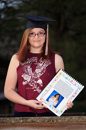 Kelly Isbill Senior Portraits-017