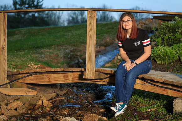 Kelly Isbill Senior Portraits-071