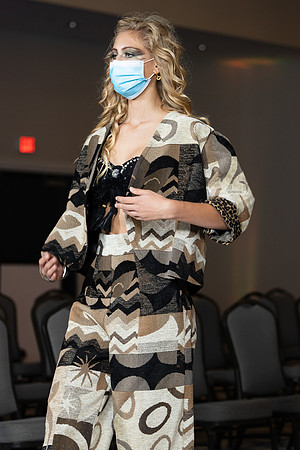 Charlotte Seen Fashion show November 2020-1934