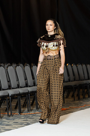 Charlotte Seen Fashion show November 2020-1974