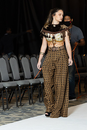 Charlotte Seen Fashion show November 2020-1990