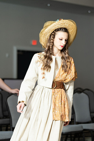 Charlotte Seen Fashion show November 2020-1995