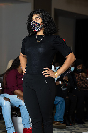 Charlotte Seen Fashion show November 2020-2001