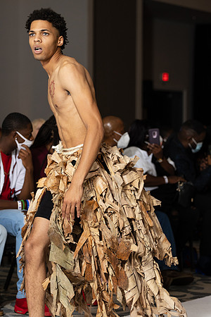 Charlotte Seen Fashion show November 2020-2011