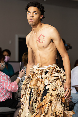 Charlotte Seen Fashion show November 2020-2013