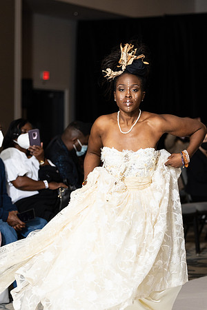 Charlotte Seen Fashion show November 2020-2017
