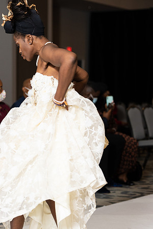 Charlotte Seen Fashion show November 2020-2020