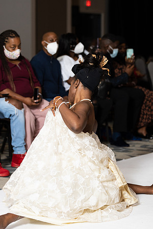 Charlotte Seen Fashion show November 2020-2022