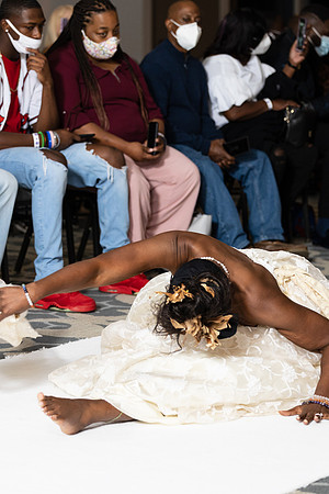Charlotte Seen Fashion show November 2020-2023