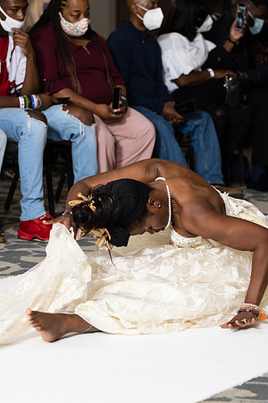 Charlotte Seen Fashion show November 2020-2024