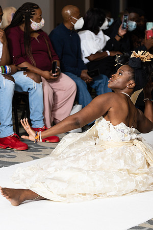Charlotte Seen Fashion show November 2020-2025
