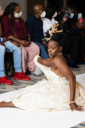 Charlotte Seen Fashion show November 2020-2026
