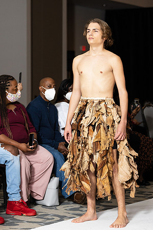 Charlotte Seen Fashion show November 2020-2027