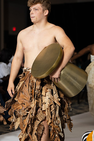 Charlotte Seen Fashion show November 2020-2034