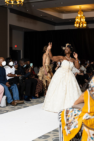 Charlotte Seen Fashion show November 2020-2041