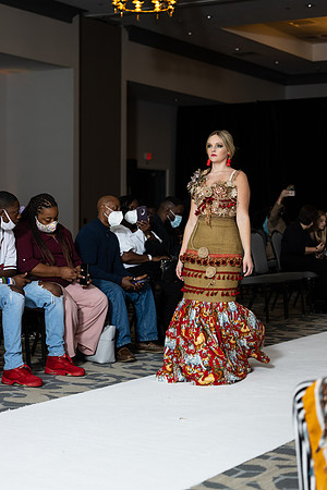 Charlotte Seen Fashion show November 2020-2043