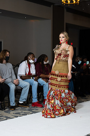 Charlotte Seen Fashion show November 2020-2045