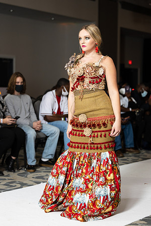 Charlotte Seen Fashion show November 2020-2049