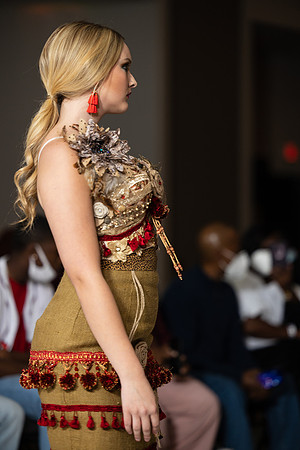 Charlotte Seen Fashion show November 2020-2053