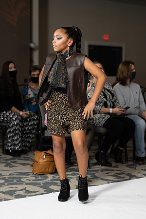 Charlotte Seen Fashion show November 2020-2059