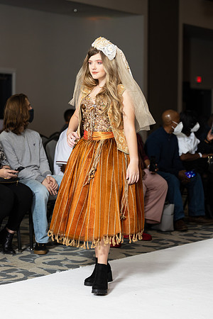 Charlotte Seen Fashion show November 2020-2063