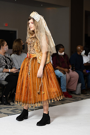 Charlotte Seen Fashion show November 2020-2065