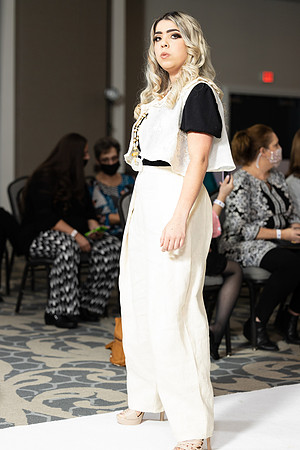 Charlotte Seen Fashion show November 2020-2071