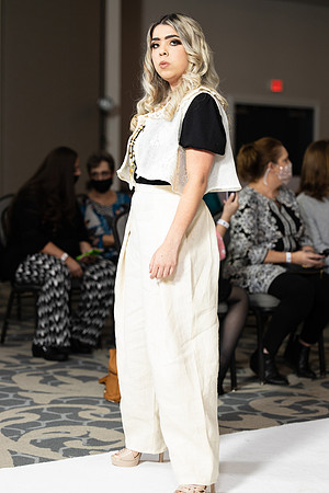 Charlotte Seen Fashion show November 2020-2072