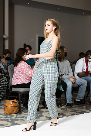 Charlotte Seen Fashion show November 2020-2075