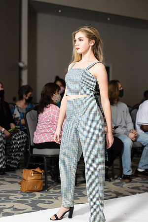 Charlotte Seen Fashion show November 2020-2076