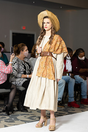 Charlotte Seen Fashion show November 2020-2093