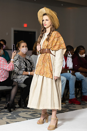 Charlotte Seen Fashion show November 2020-2094