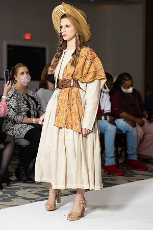 Charlotte Seen Fashion show November 2020-2095