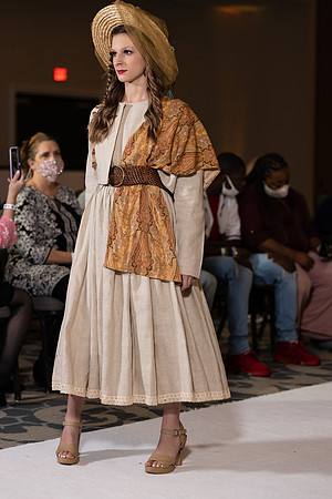 Charlotte Seen Fashion show November 2020-2096