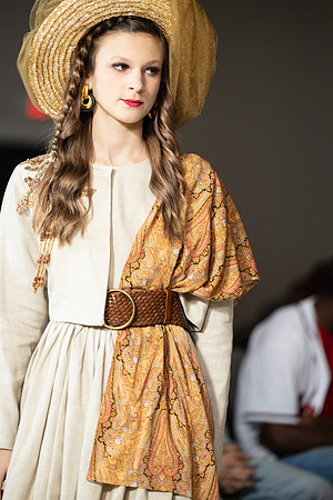 Charlotte Seen Fashion show November 2020-2097